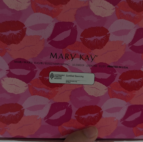 Limited Mary Kay Beauty box 🎁 - Picture 5 of 5